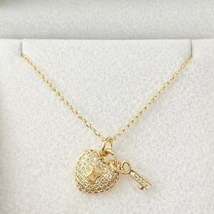 14k gold necklace with a heart and key locket - LOVE Collection
